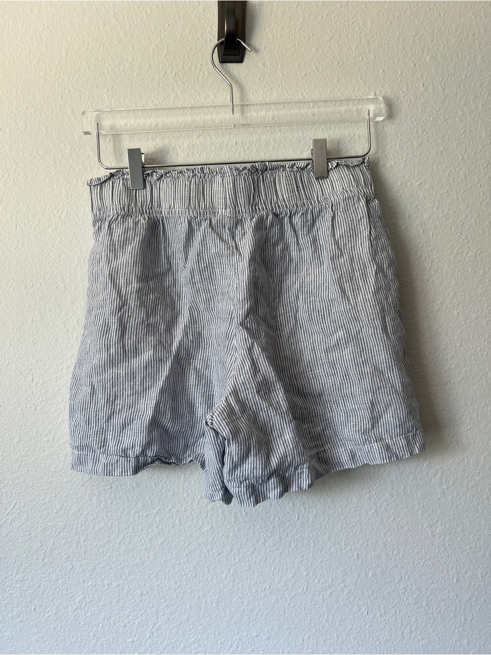 Quince Blue Pinstripe 100% European Linen High Waisted Shorts Size small - Picture 3 of 3